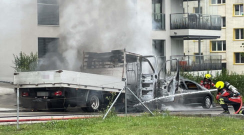 Märstetten TG: Lieferwagen und Auto in Brand geraten