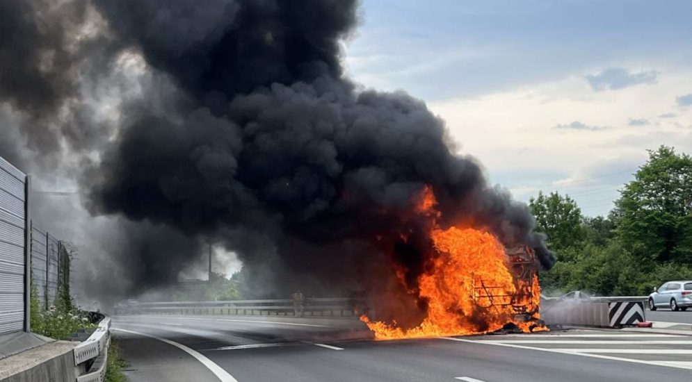 A2 Emmen-Süd bis Rotsee gesperrt wegen Fahrzeugbrand