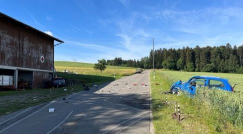 Unfall in Gundetswil ZH fordert zwei Schwerverletzte
