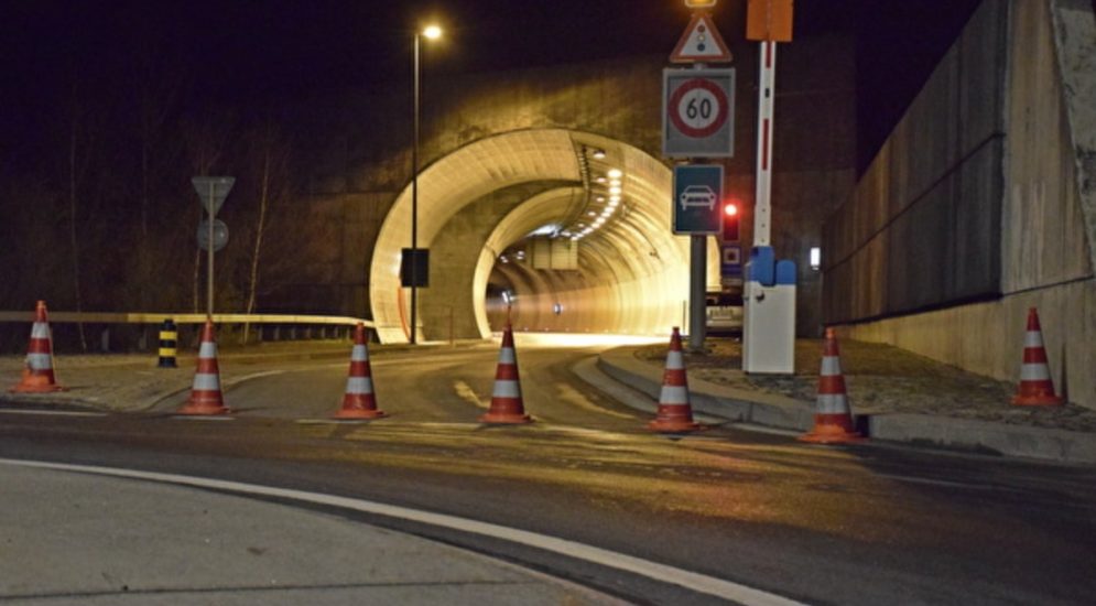 Flüelertunnel gesperrt - Umleitung eingerichtet