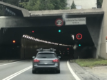 Gotthard-Tunnel, Göschenen UR: LKW Reifen bei Unfall auf PW gesprungen