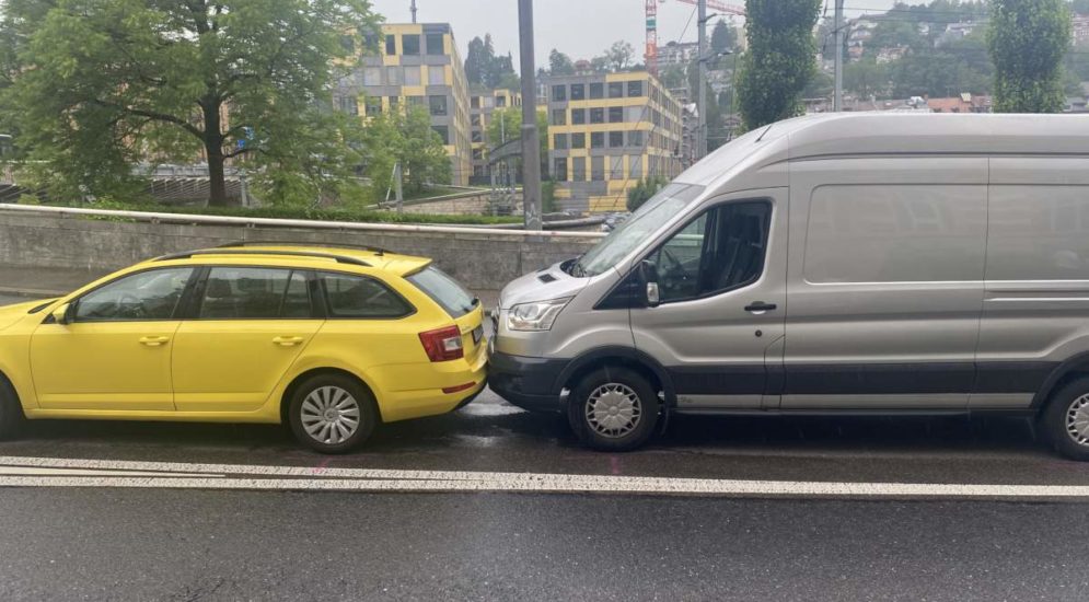 St.Gallen - Fahrzeuglenkende sind sich bei Unfall uneinig