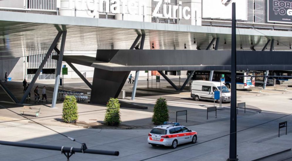 Flughafen Zürich: Drei Kilogramm Kokain um Beine geschnürt