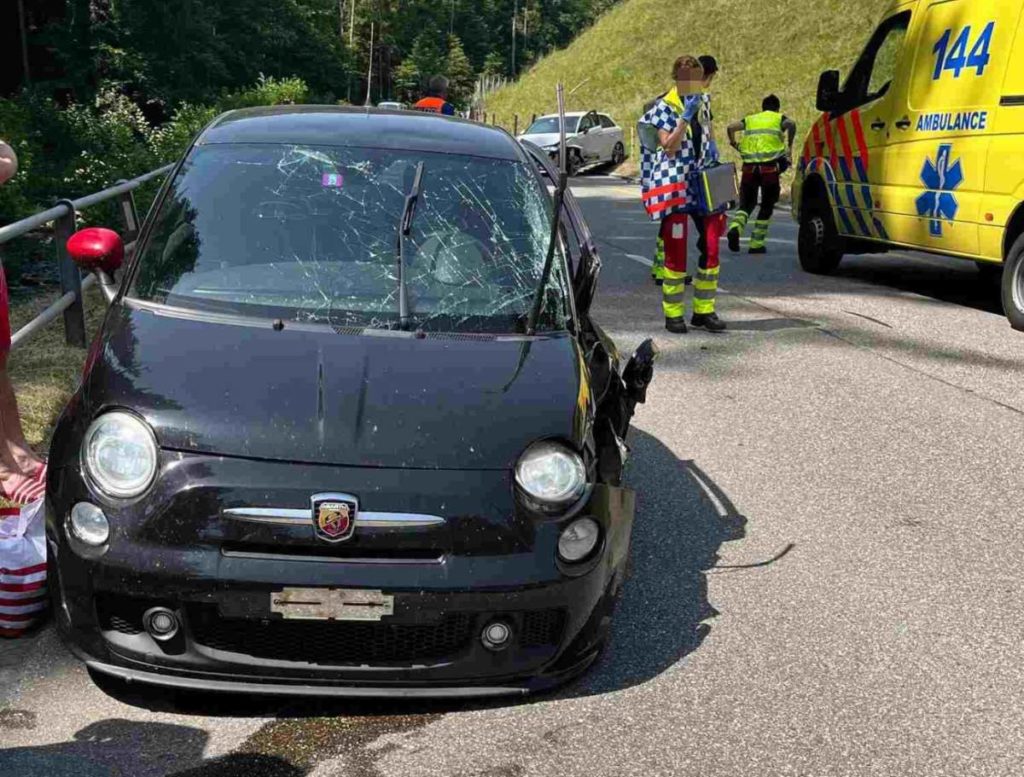 Mümliswil SO: Autolenker kracht bei Unfall in entgegenkommenden PW