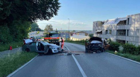 Schwerer Unfall in Mönchaltorf fordert drei Verletzte