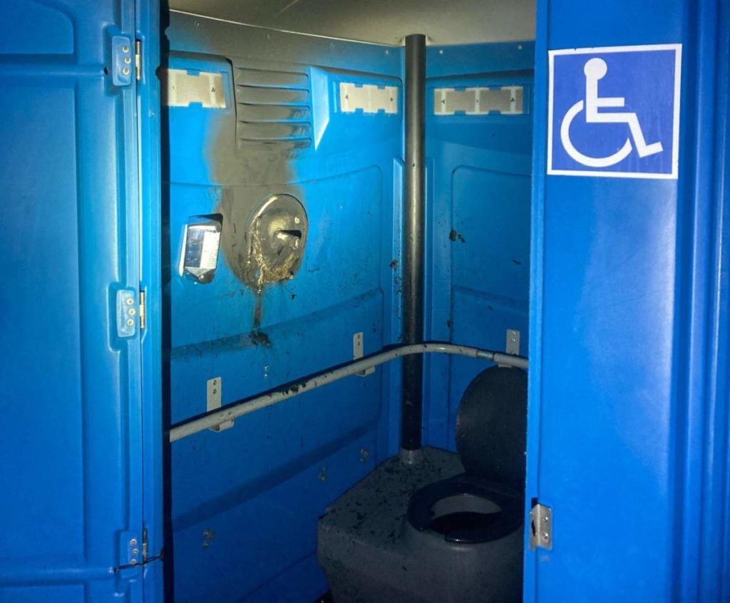 Brand in Glarus: Klopapierrolle in mobiler Toilettenanlage entzündet