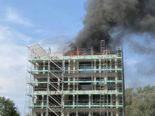 Arbon TG: Dachstock eines Neubaus in Flammen