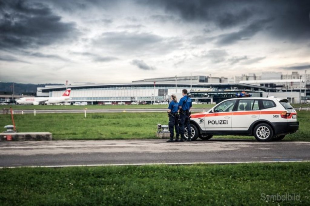 Flughafen-Zürich: Drogenkurierin (27) mit Fingerlingen gefasst