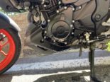 Linthal GL: Motorradfahrer bei Unfall gegen Bruchsteinmauer geprallt