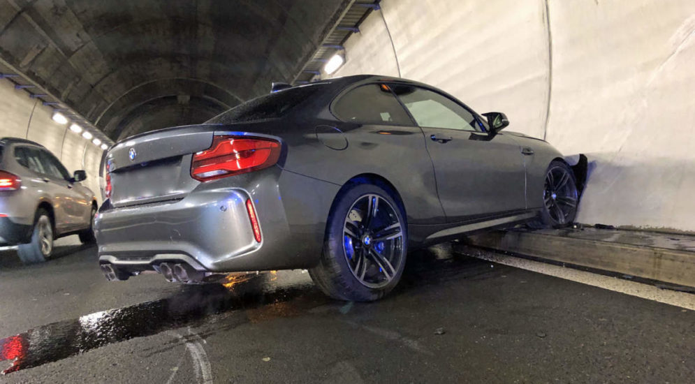 Unfall A2, Kriens: Auto gegen Tunnelwand geschleudert