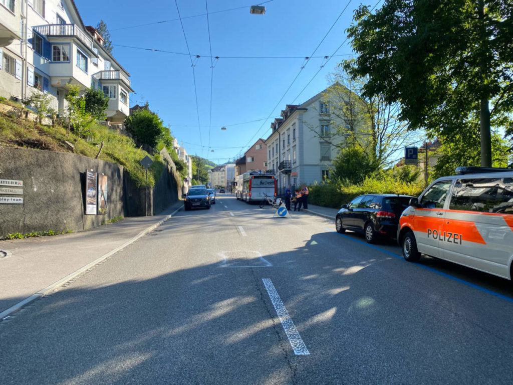 St.Gallen: Mercedes-Fahrer haut nach Unfall ab