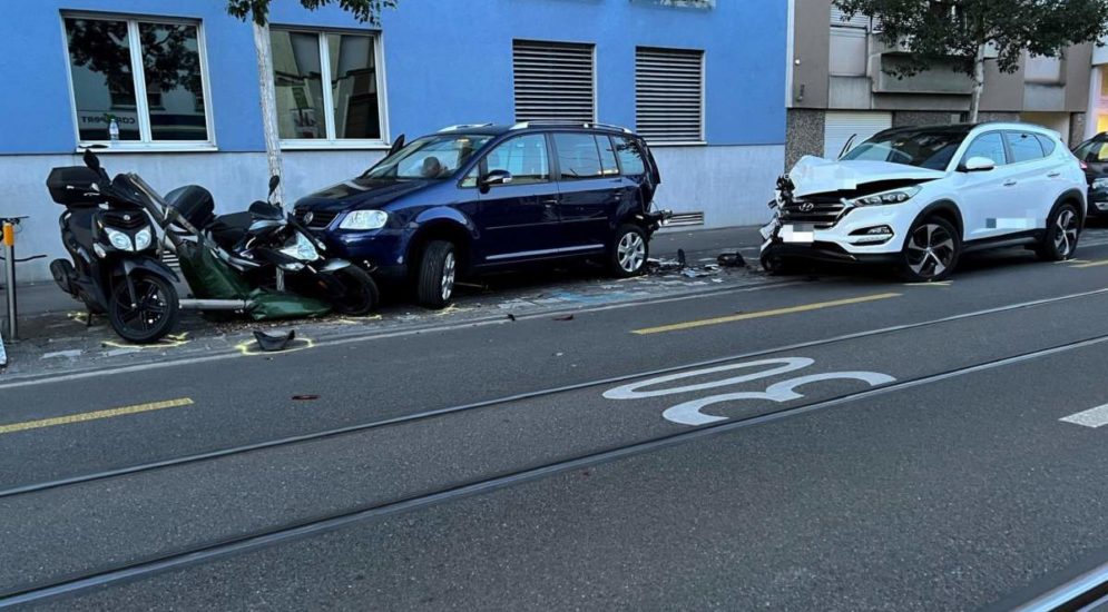 Basel: Blaufahrer baut heftigen Unfall