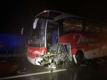 Effingen AG: Mercedes crasht bei Unfall gegen Reisecar - A3 drei Stunden gesperrt
