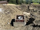 Schwerer Arbeitsunfall in Enggenhütten: Eisenplatte kippt auf Arbeiter
