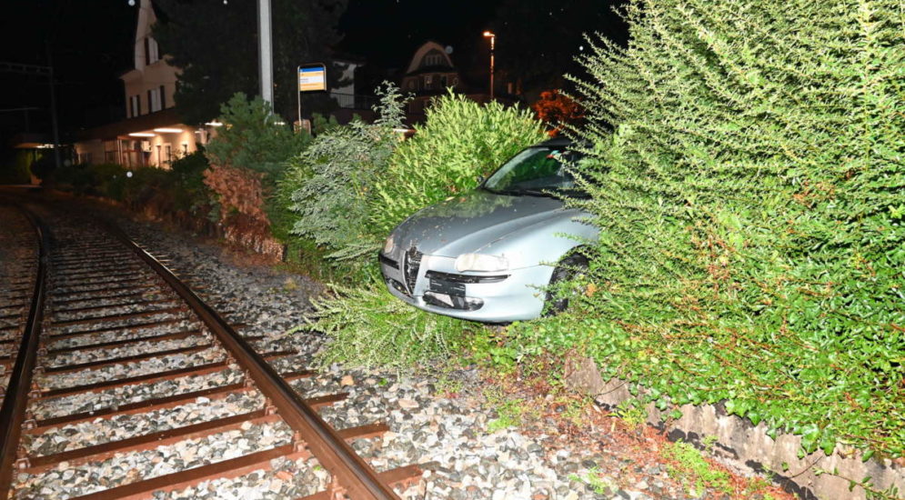 Degersheim: Alfa-Fahrer (19) mit gestohlenen Kontrollschildern baut Unfall