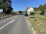 Küssnacht SZ: Motorradfahrer crasht bei Unfall in Personenwagen