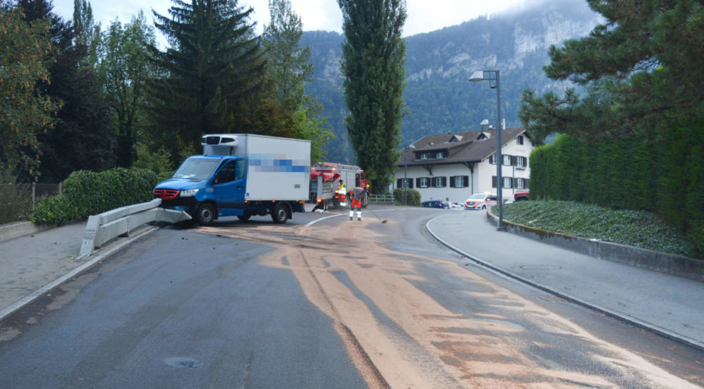 Hergiswil: Flüssigkeiten ausgelaufen - Umleitung nach Unfall von Lieferwagen