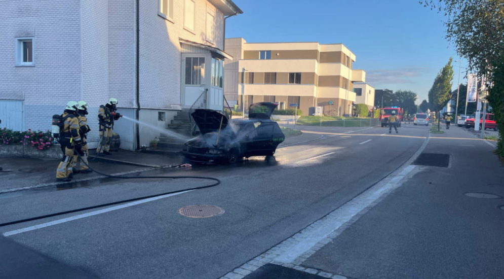 Schwarzenbach SG: Auto gerät beim Abschleppen in Brand