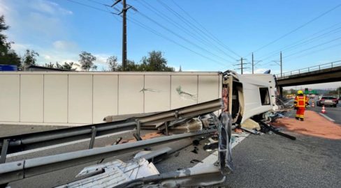 Rothrist AG: Lastwagenlenkerin bei Unfall auf der A1 schwer verletzt