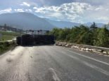A9 nach Unfall mit Lastwagen gesperrt