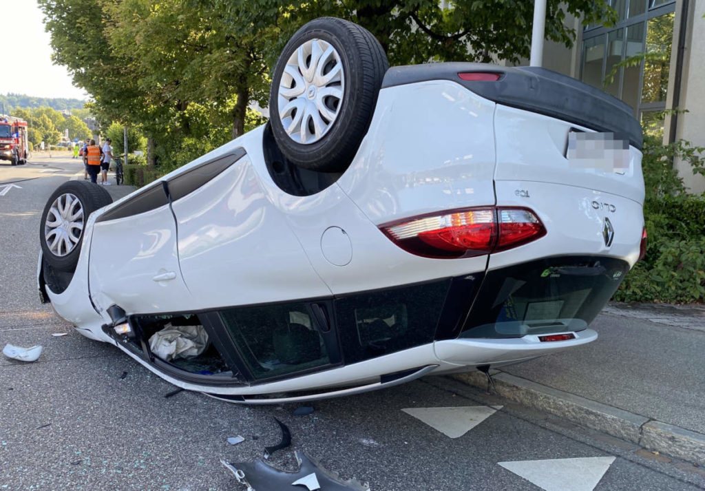 Unfall in Bremgarten AG: Toyota gerammt und überschlagen