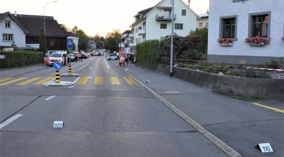 Dübendorf ZH: Unfall fordert schwerverletzten Passanten