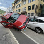 Baden AG: Zweimal Totalschaden nach spektakulärem Unfall