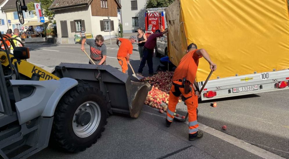 Bubendorf BL: Strasse nach Unfall komplett gesperrt
