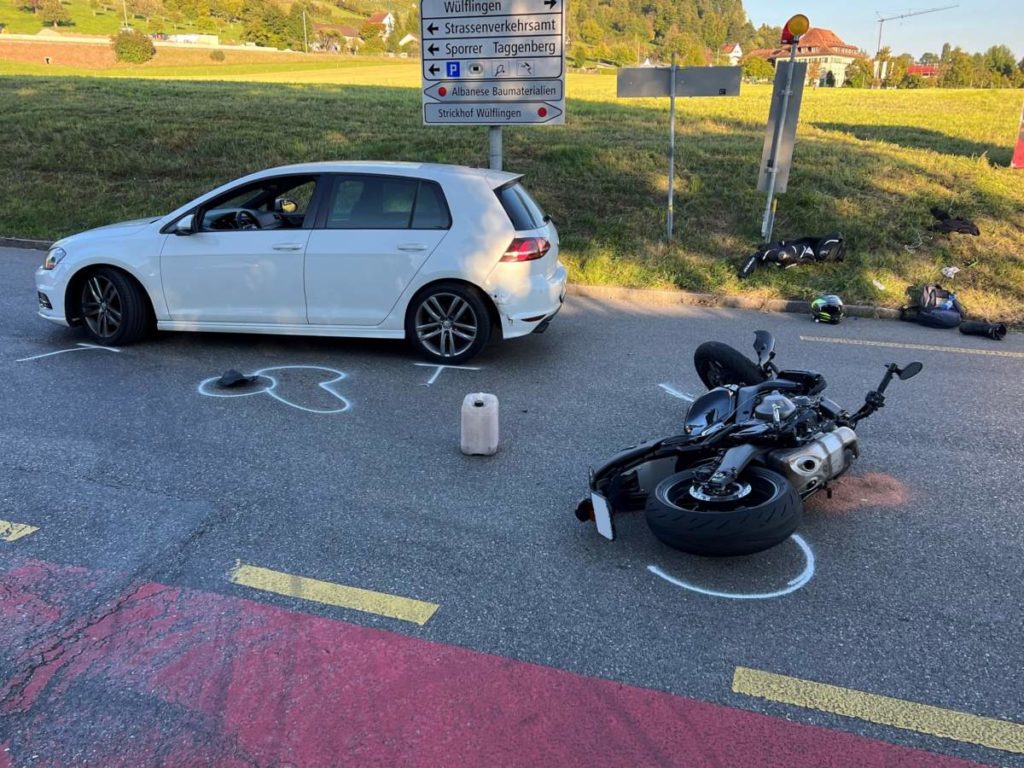 Winterthur ZH: Unfall zwischen Auto und Motorradlenker