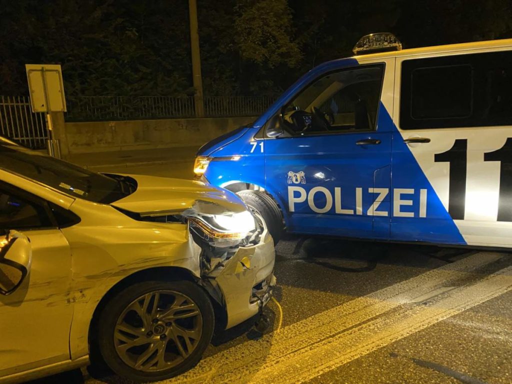 Basel: Vor Kontrolle geflüchtet und in Polizeifahrzeug gedonnert