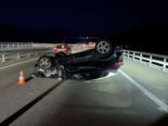 Autobahn A12: Auto landet bei Unfall auf dem Dach