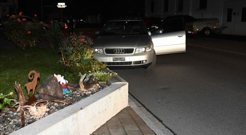 Diepoldsau SG: Betrunken bei Unfall gegen Steinmauer geprallt