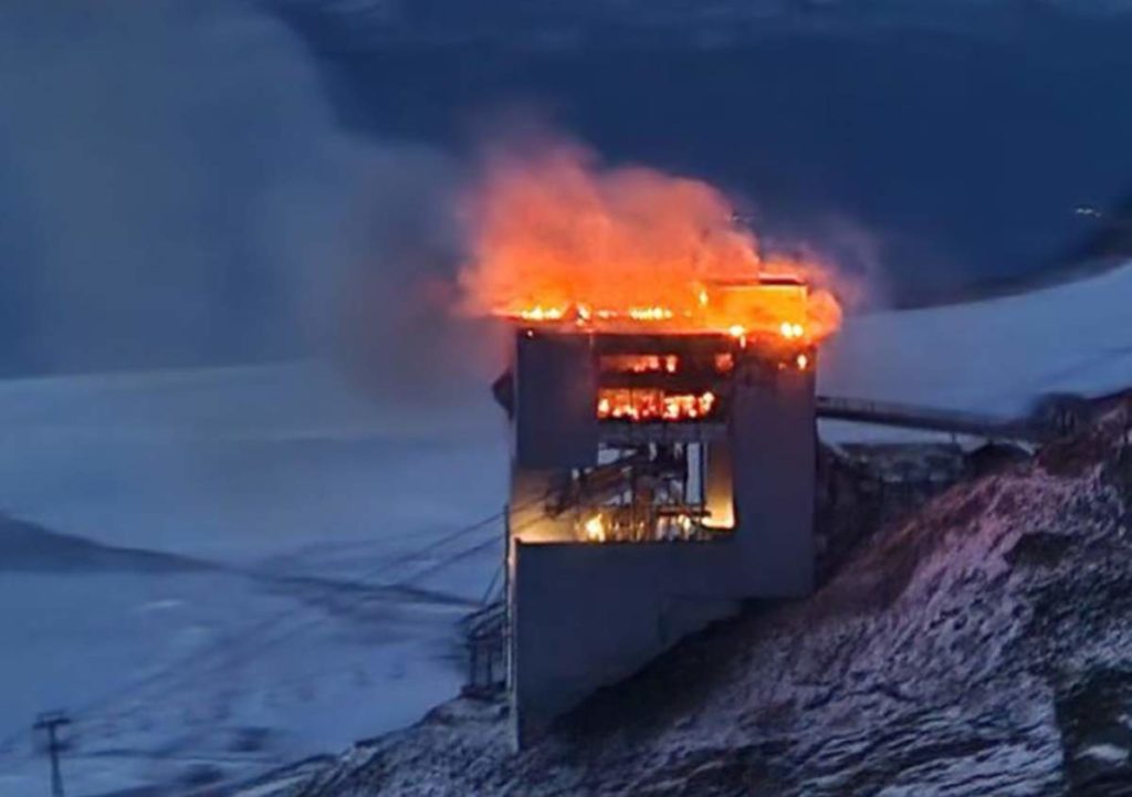 Les Diablerets VD: Bergstation des Glacier 3000 in Flammen
