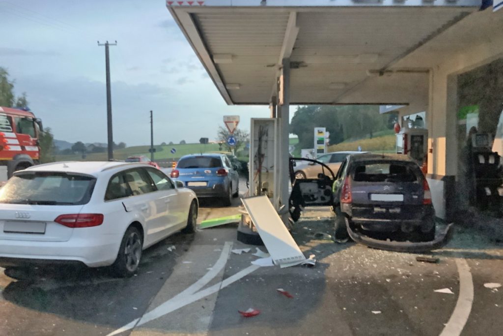 Gasflasche explodiert bei Tankstelle