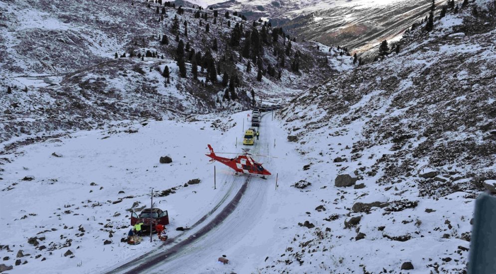 Davos GR: Mit Sommerreifen auf Schnee bei Unfall mehrmals überschlagen