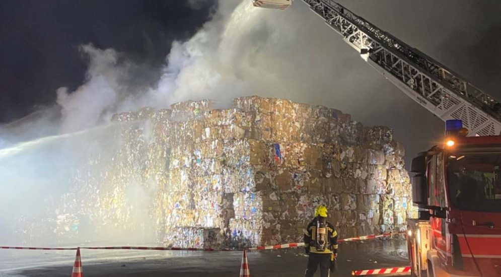 Weinfelden TG: Altkarton-Ballen in Brand geraten