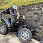 Oberwil ZG: Traktor kracht bei Unfall in Mauer