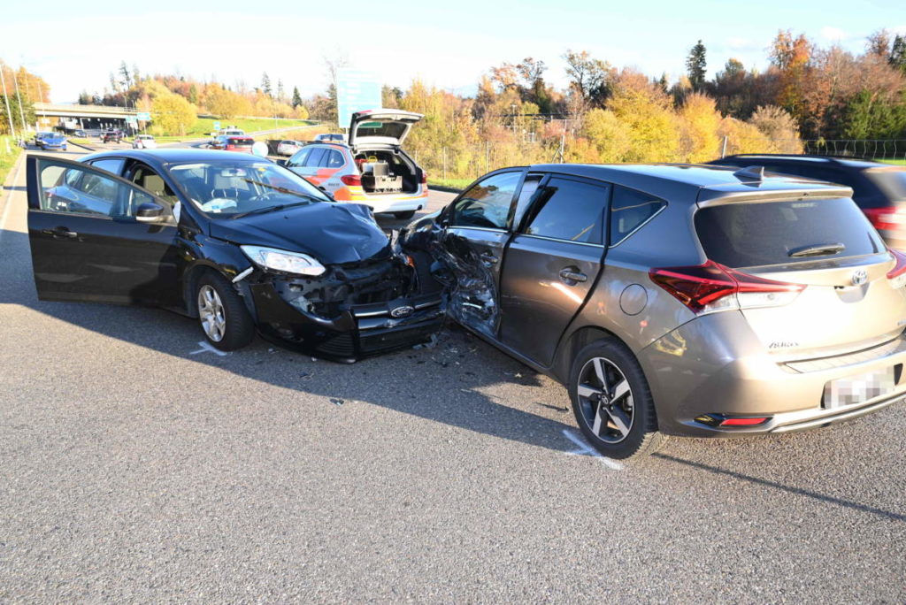 Rapperswil-Jona SG: Unfall zwischen zwei Autos