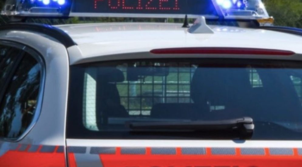 Rubigen: Mann stiehlt Auto auf der A6 und kracht bei Flucht in Polizeiauto