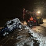 Schwyz: 15-Jährige stürzt bei Unfall samt Motorkarren in Bachbett