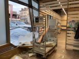 Unfall in Uster ZH: Autofahrer donnert in Postgebäude