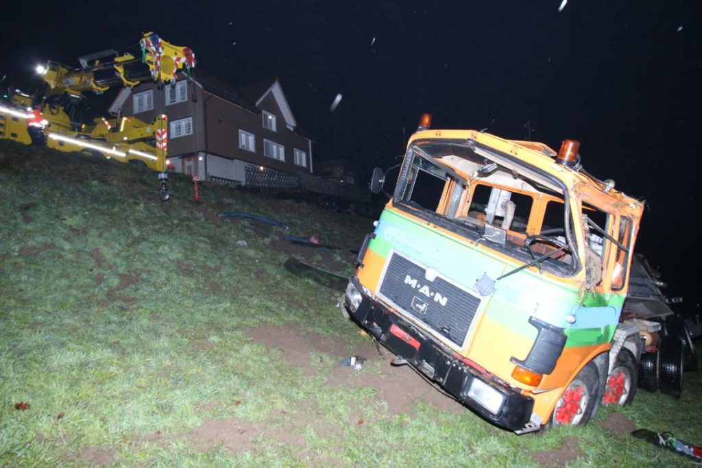 Oberegg AI: Schwerer Unfall mit Lastwagen