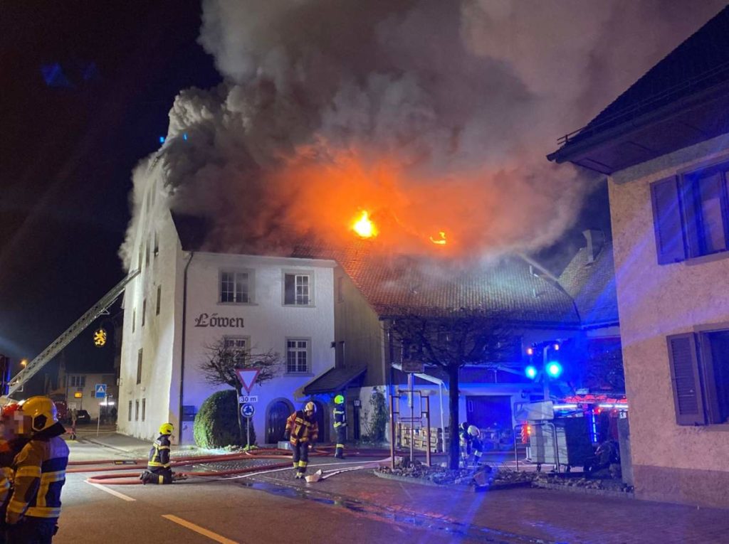 Erlinsbach SO: Historisches Gebäude in Brand geraten