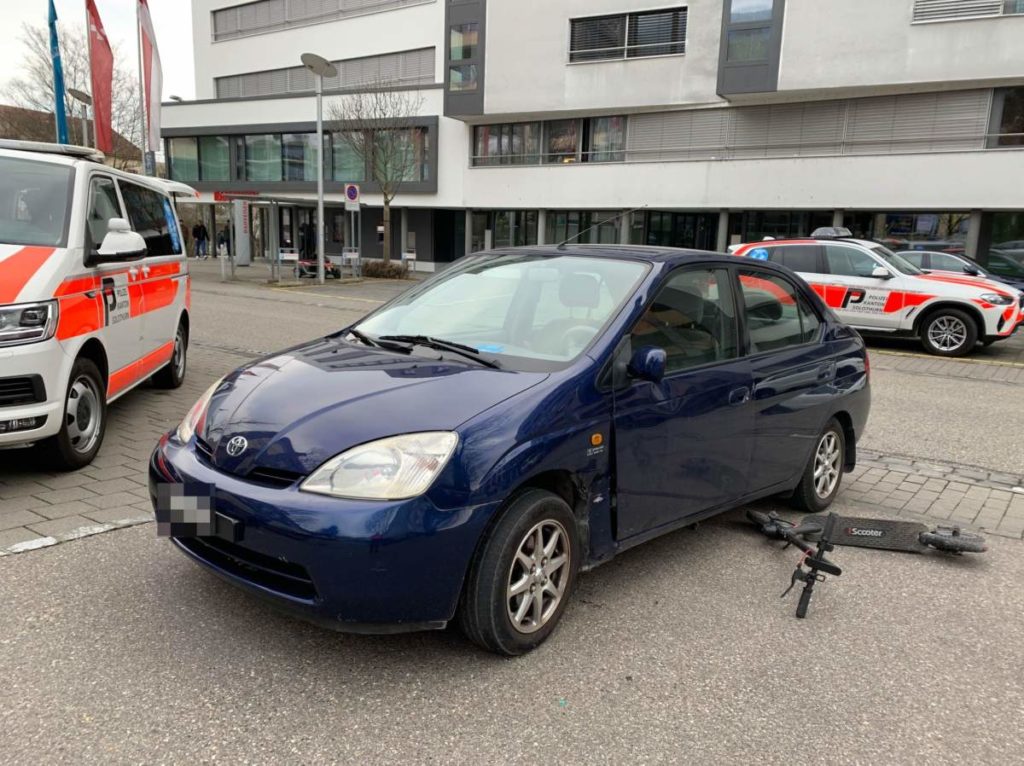 Grenchen SO: E-Trottinett-Lenker nach Unfall mit Auto erheblich verletzt