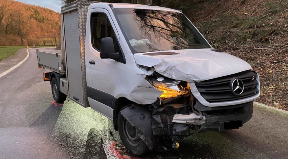 Bretzwil BL: Fahrzeuge nach Unfall massiv beschädigt