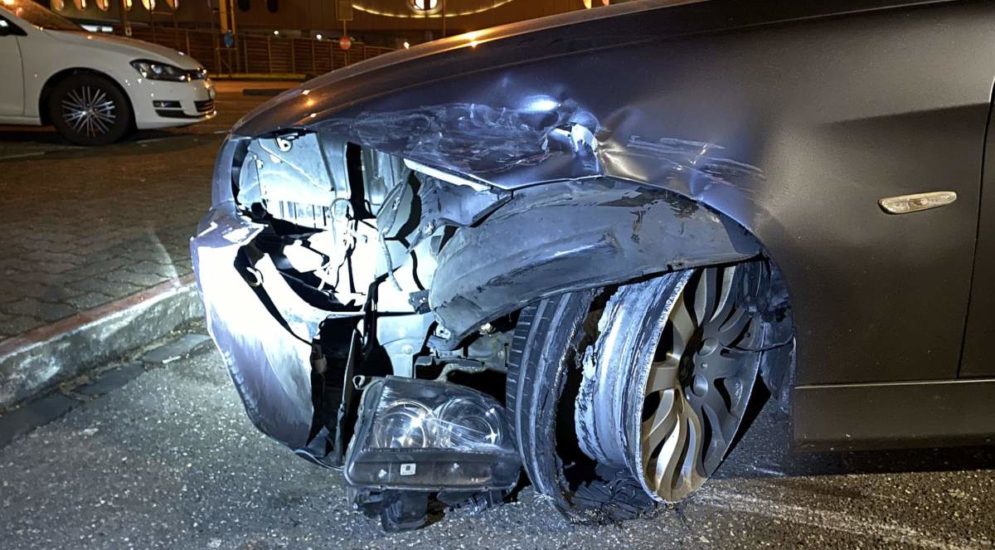 Pratteln BL: BMW-Fahrer flieht nach Unfall auf A2