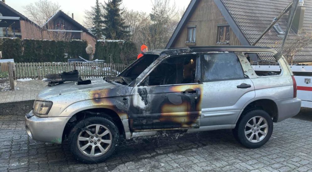 Rudolfstetten: Zwei parkierte Autos in Brand