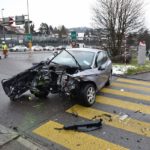 Unfall in Zumikon ZH: Motorblock durch heftigen Zusammenprall herausgeschleudert