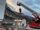 Cazis GR: Arbeiter nach Unfall mittels Drehleiter geborgen