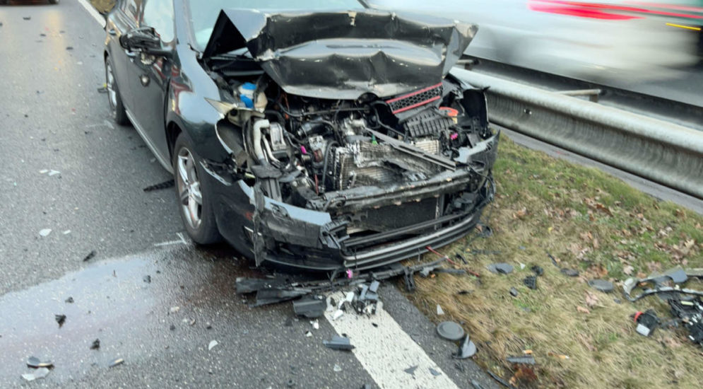 Unfälle Luzern: Drei Autos kollidieren auf A2 mit LKW